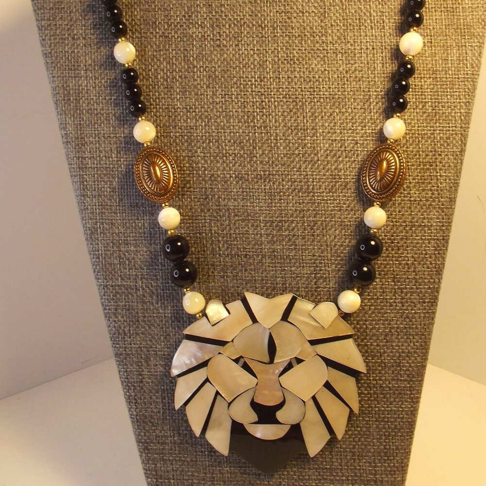 Vintage LEE SANDS LION Pendant Necklace - Genuine Stone & Mother of Pearl - LEO
